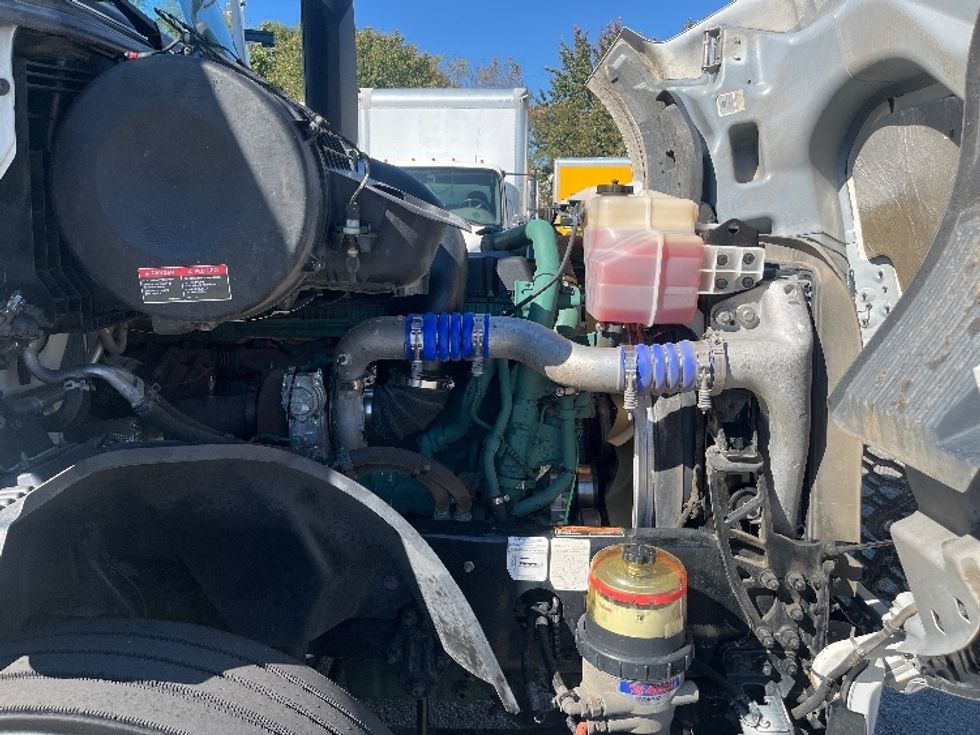 Sleeper Tractor-Heavy Duty Tractors-Volvo-2022-VNL64760-Atlanta (Forest Park)-GA-328,545\n\t\tmiles-$ 92,500 - Image 20