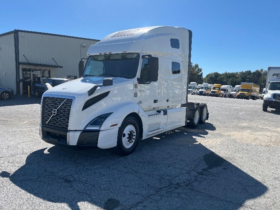 Sleeper Tractor-Heavy Duty Tractors-Volvo-2022-VNL64760-Atlanta (Forest Park)-GA-328,545\n\t\tmiles-$ 92,500 - Image 3