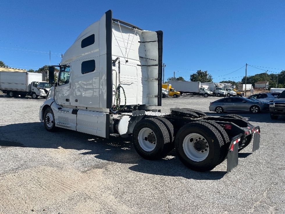 Sleeper Tractor-Heavy Duty Tractors-Volvo-2022-VNL64760-Atlanta (Forest Park)-GA-328,545\n\t\tmiles-$ 92,500 - Image 5