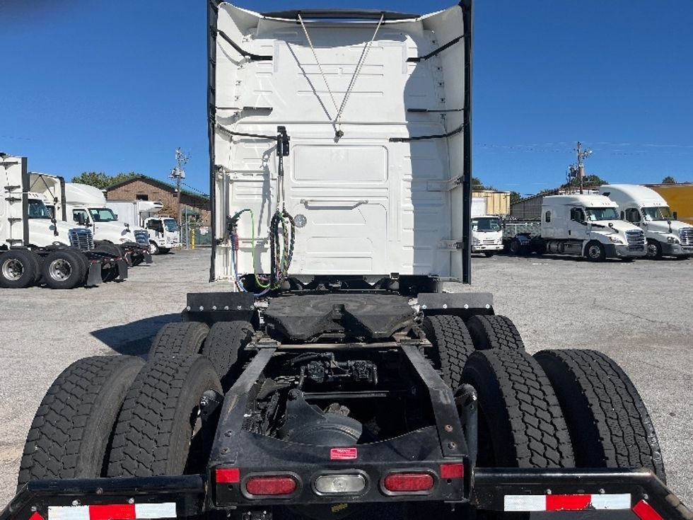 Sleeper Tractor-Heavy Duty Tractors-Volvo-2022-VNL64760-Atlanta (Forest Park)-GA-328,545\n\t\tmiles-$ 92,500 - Image 6