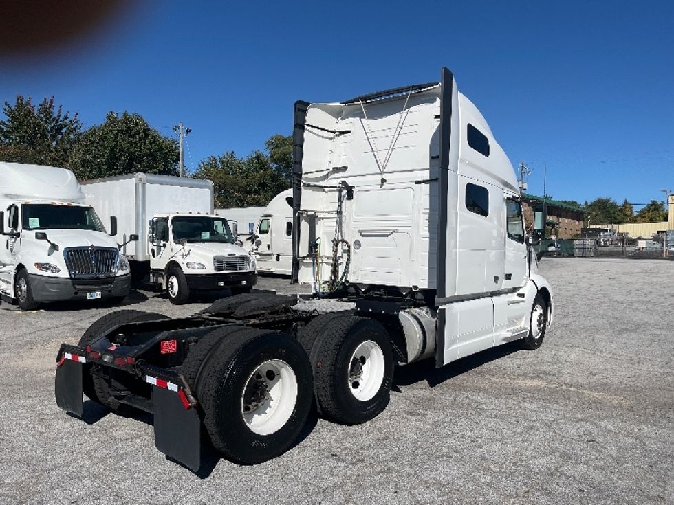 Sleeper Tractor-Heavy Duty Tractors-Volvo-2022-VNL64760-Atlanta (Forest Park)-GA-328,545\n\t\tmiles-$ 92,500 - Image 7