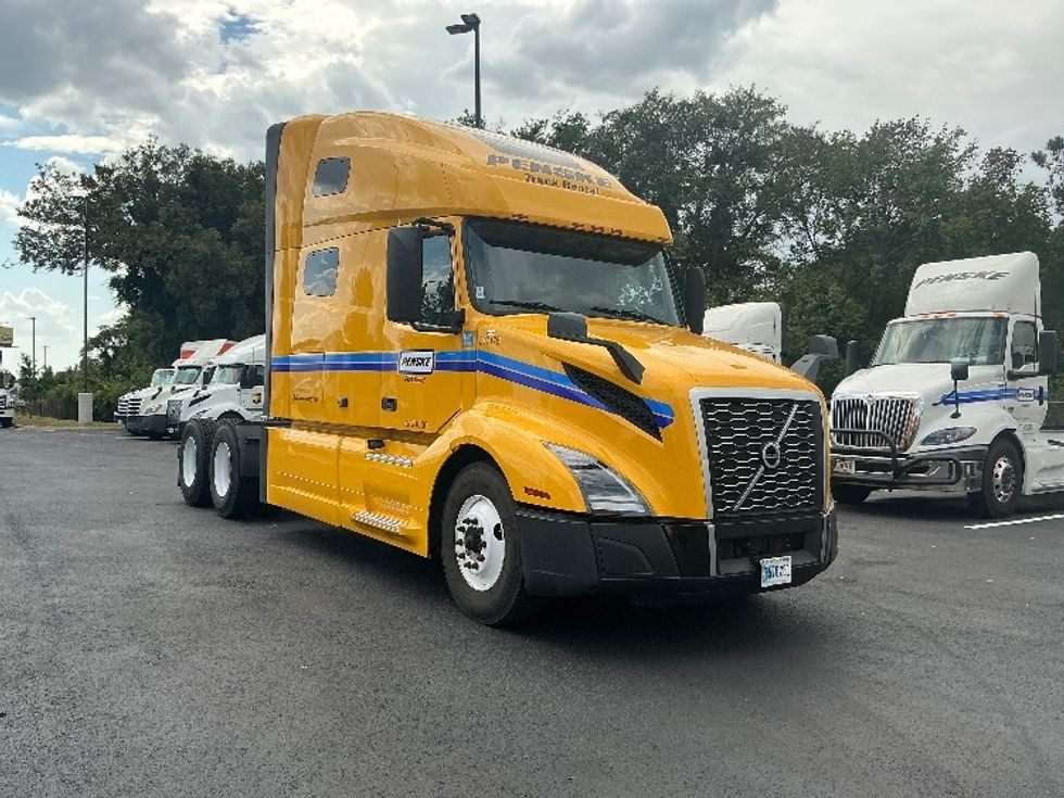 Sleeper Tractor-Heavy Duty Tractors-Volvo-2022-VNL64760-Atlanta (Forest Park)-GA-438,951\n\t\tmiles-$ 77,750 - Image 1
