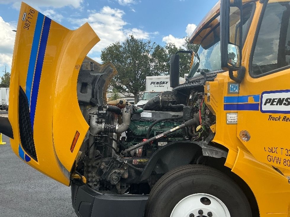 Sleeper Tractor-Heavy Duty Tractors-Volvo-2022-VNL64760-Atlanta (Forest Park)-GA-438,951\n\t\tmiles-$ 77,750 - Image 21