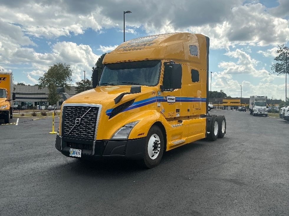 Sleeper Tractor-Heavy Duty Tractors-Volvo-2022-VNL64760-Atlanta (Forest Park)-GA-438,951\n\t\tmiles-$ 77,750 - Image 3