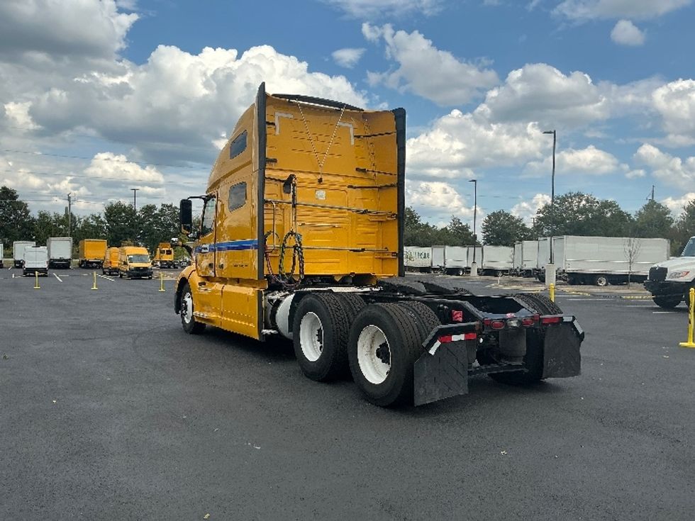 Sleeper Tractor-Heavy Duty Tractors-Volvo-2022-VNL64760-Atlanta (Forest Park)-GA-438,951\n\t\tmiles-$ 77,750 - Image 5