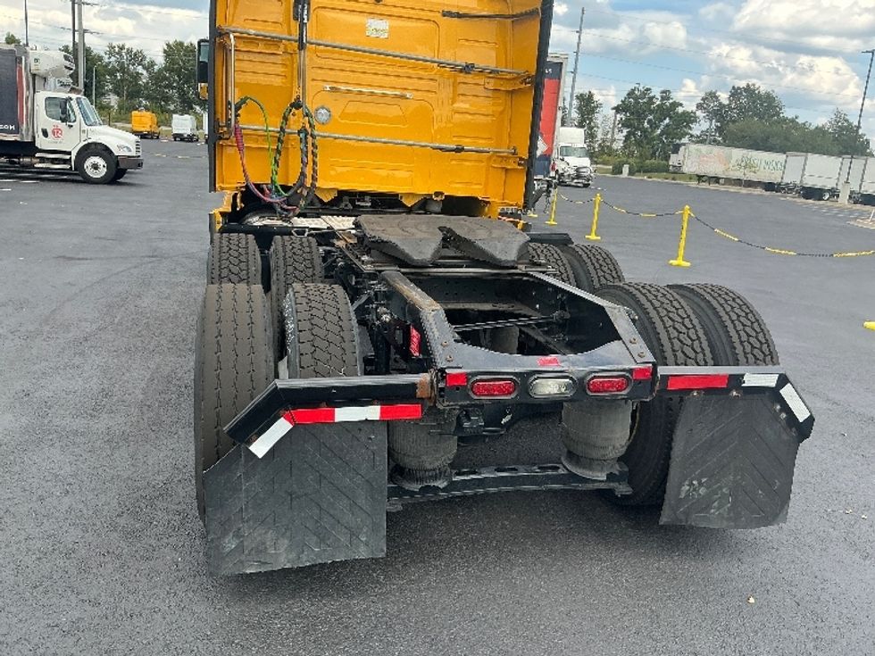 Sleeper Tractor-Heavy Duty Tractors-Volvo-2022-VNL64760-Atlanta (Forest Park)-GA-438,951\n\t\tmiles-$ 77,750 - Image 6