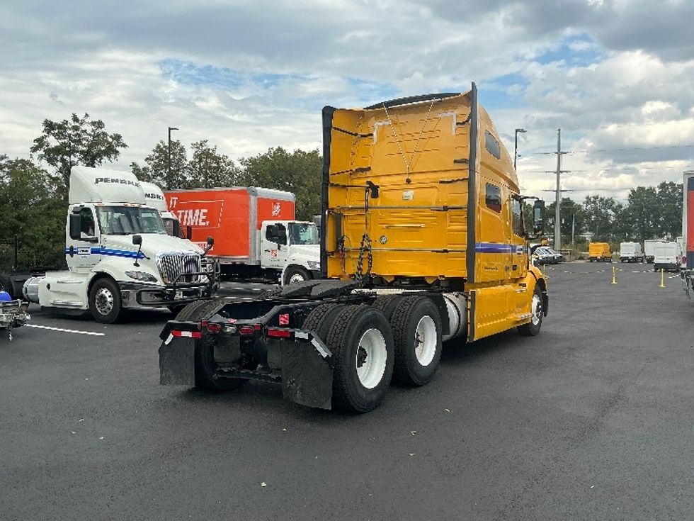 Sleeper Tractor-Heavy Duty Tractors-Volvo-2022-VNL64760-Atlanta (Forest Park)-GA-438,951\n\t\tmiles-$ 77,750 - Image 7