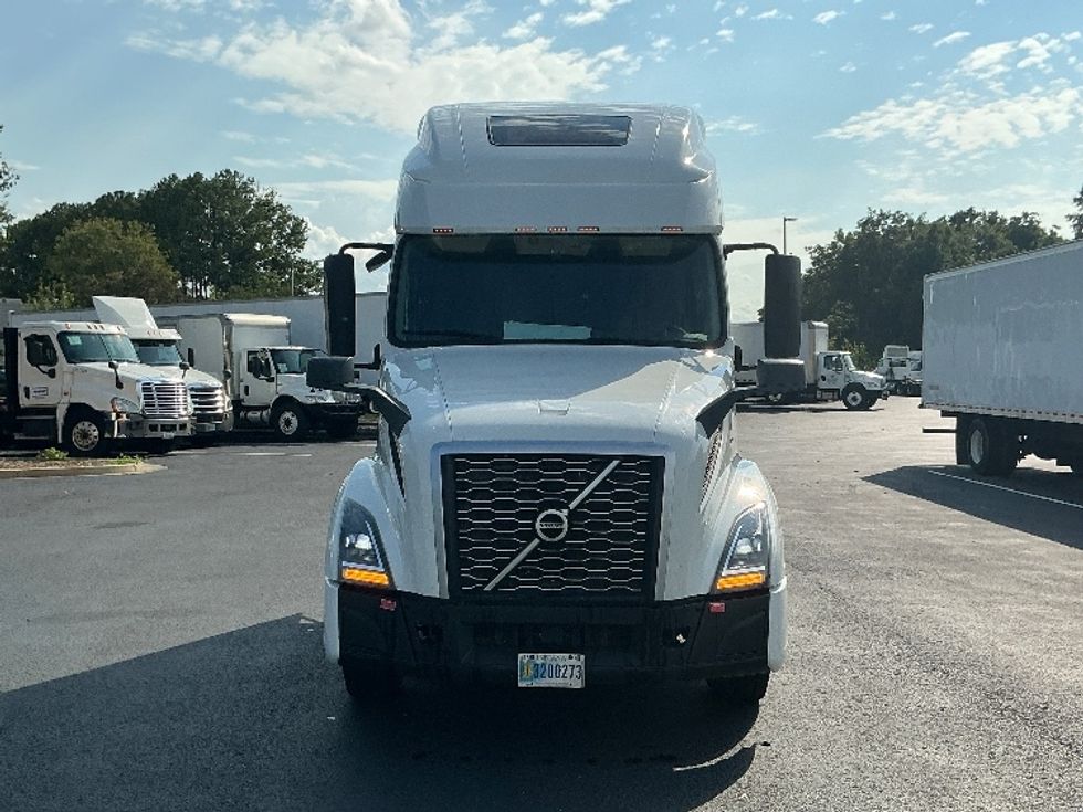 Sleeper Tractor-Heavy Duty Tractors-Volvo-2022-VNL64760-Atlanta (Forest Park)-GA-448,329\n\t\tmiles-$ 90,250 - Image 2