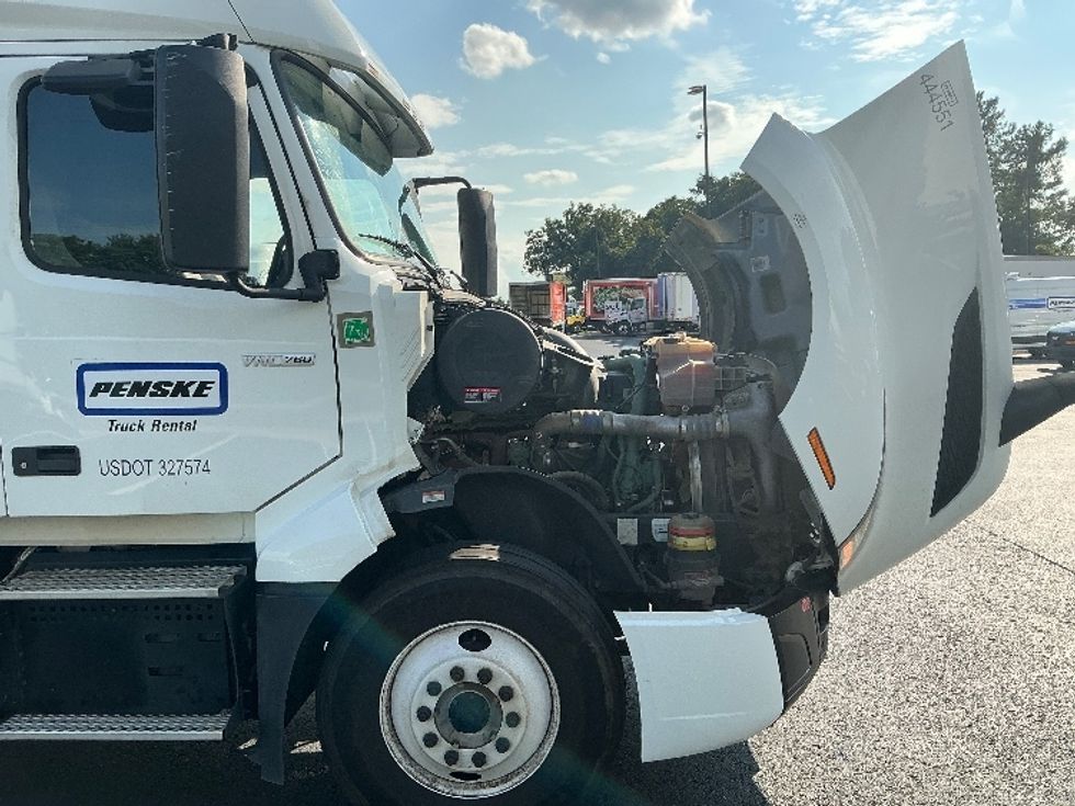 Sleeper Tractor-Heavy Duty Tractors-Volvo-2022-VNL64760-Atlanta (Forest Park)-GA-448,329\n\t\tmiles-$ 90,250 - Image 20