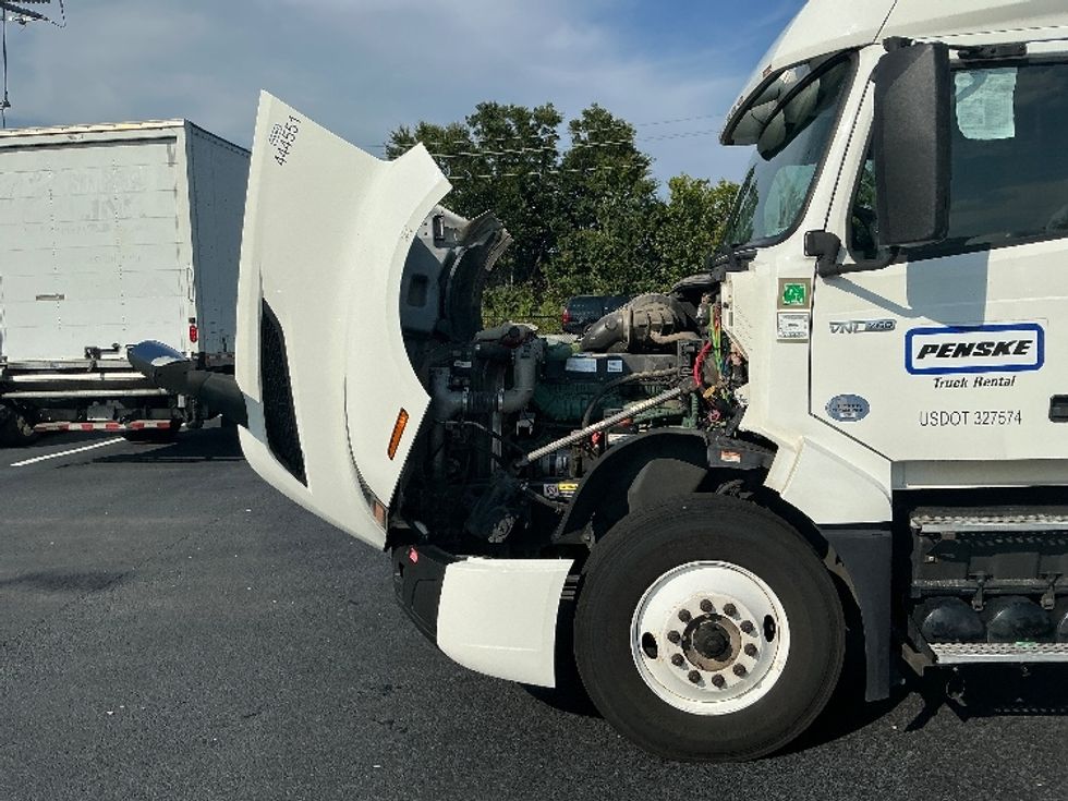 Sleeper Tractor-Heavy Duty Tractors-Volvo-2022-VNL64760-Atlanta (Forest Park)-GA-448,329\n\t\tmiles-$ 90,250 - Image 21