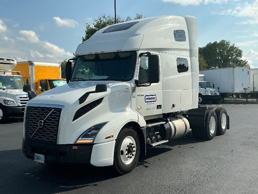Sleeper Tractor-Heavy Duty Tractors-Volvo-2022-VNL64760-Atlanta (Forest Park)-GA-448,329\n\t\tmiles-$ 90,250 - Image 3