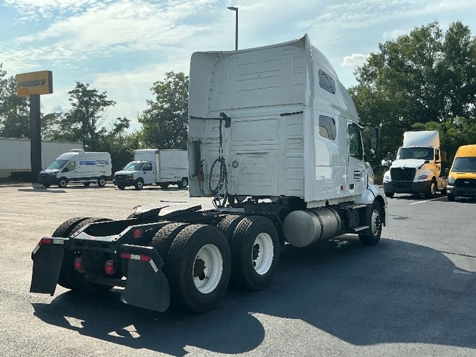 Sleeper Tractor-Heavy Duty Tractors-Volvo-2022-VNL64760-Atlanta (Forest Park)-GA-448,329\n\t\tmiles-$ 90,250 - Image 7