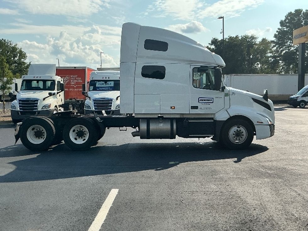 Sleeper Tractor-Heavy Duty Tractors-Volvo-2022-VNL64760-Atlanta (Forest Park)-GA-448,329\n\t\tmiles-$ 90,250 - Image 8