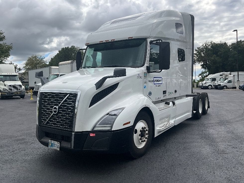 2022 Volvo Truck VNL photo 3