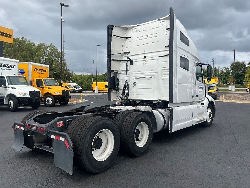 Sleeper Tractor-Heavy Duty Tractors-Volvo-2022-VNL64760-Atlanta (Forest Park)-GA-456,529\n\t\tmiles-$ 80,250 - Image 7