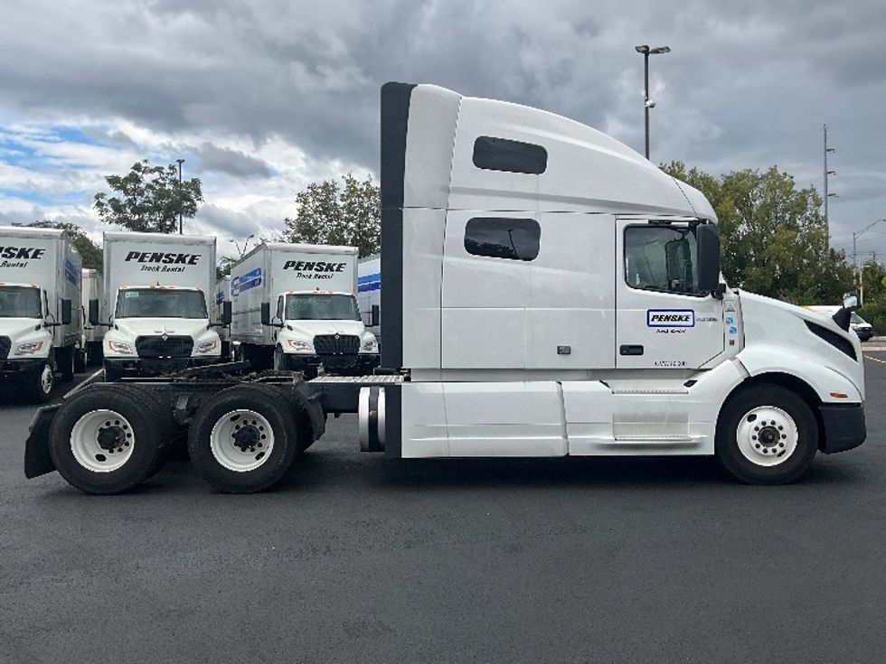 Sleeper Tractor-Heavy Duty Tractors-Volvo-2022-VNL64760-Atlanta (Forest Park)-GA-456,529\n\t\tmiles-$ 80,250 - Image 8