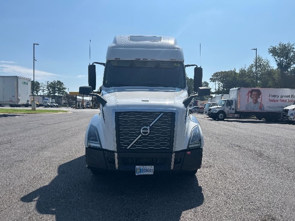 Sleeper Tractor-Heavy Duty Tractors-Volvo-2022-VNL64760-Atlanta (Forest Park)-GA-564,944\n\t\tmiles-$ 71,000 - Image 2