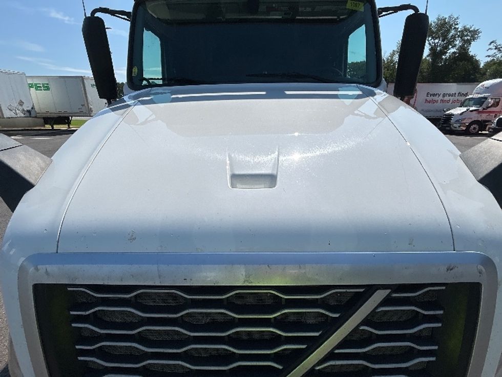 Sleeper Tractor-Heavy Duty Tractors-Volvo-2022-VNL64760-Atlanta (Forest Park)-GA-564,944\n\t\tmiles-$ 71,000 - Image 22