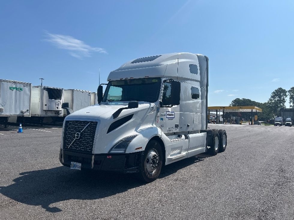 Sleeper Tractor-Heavy Duty Tractors-Volvo-2022-VNL64760-Atlanta (Forest Park)-GA-564,944\n\t\tmiles-$ 71,000 - Image 3