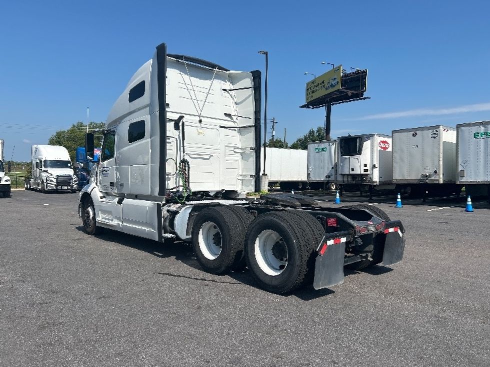 Sleeper Tractor-Heavy Duty Tractors-Volvo-2022-VNL64760-Atlanta (Forest Park)-GA-564,944\n\t\tmiles-$ 71,000 - Image 5