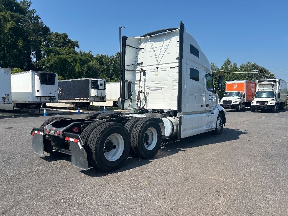 Sleeper Tractor-Heavy Duty Tractors-Volvo-2022-VNL64760-Atlanta (Forest Park)-GA-564,944\n\t\tmiles-$ 71,000 - Image 7