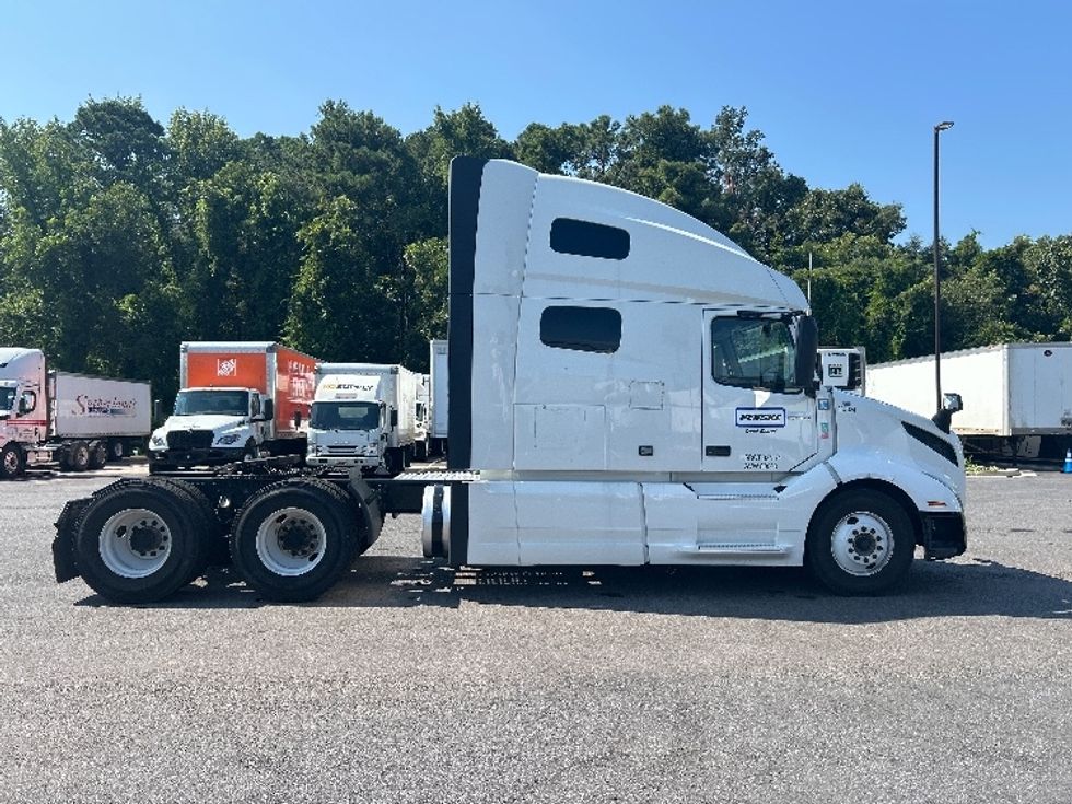 Sleeper Tractor-Heavy Duty Tractors-Volvo-2022-VNL64760-Atlanta (Forest Park)-GA-564,944\n\t\tmiles-$ 71,000 - Image 8