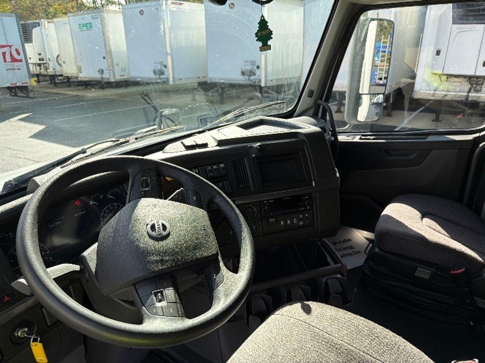 Sleeper Tractor-Heavy Duty Tractors-Volvo-2022-VNL64760-Atlanta-GA-470,930\n\t\tmiles-$ 77,750 - Image 10