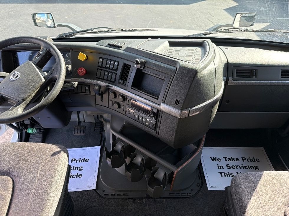 Sleeper Tractor-Heavy Duty Tractors-Volvo-2022-VNL64760-Atlanta-GA-470,930\n\t\tmiles-$ 77,750 - Image 12