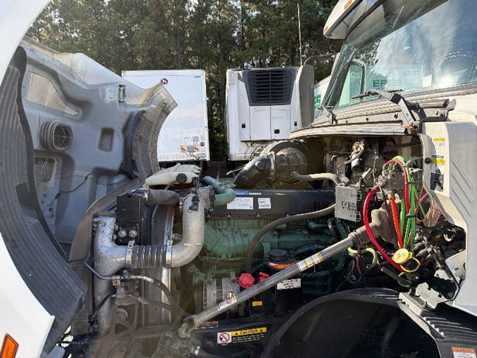 Sleeper Tractor-Heavy Duty Tractors-Volvo-2022-VNL64760-Atlanta-GA-470,930\n\t\tmiles-$ 77,750 - Image 20