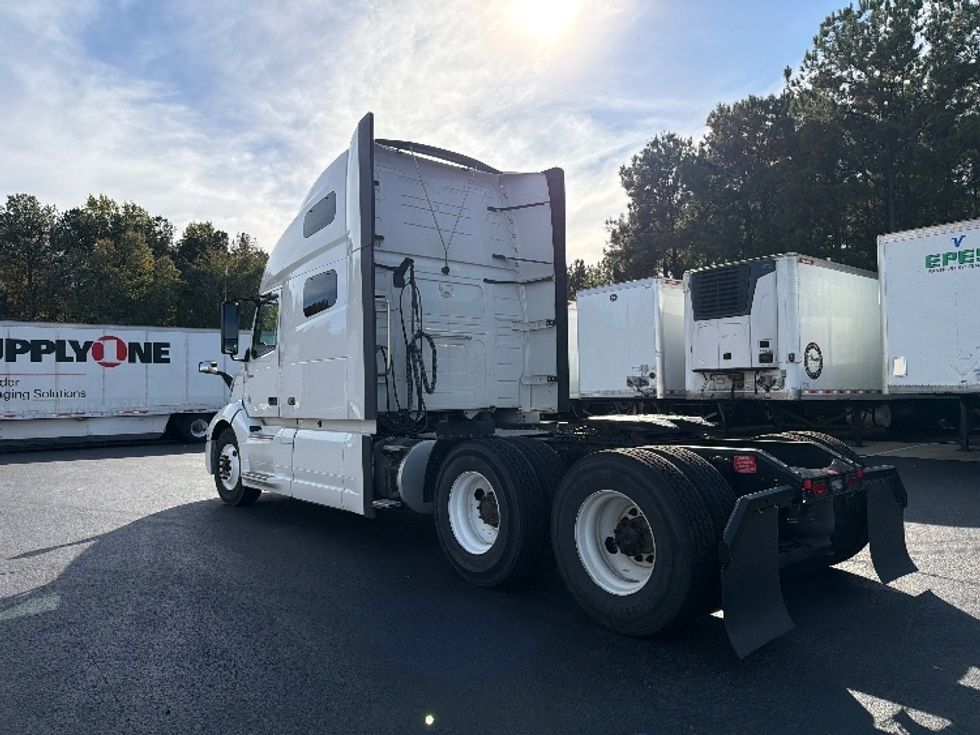 Sleeper Tractor-Heavy Duty Tractors-Volvo-2022-VNL64760-Atlanta-GA-470,930\n\t\tmiles-$ 77,750 - Image 5