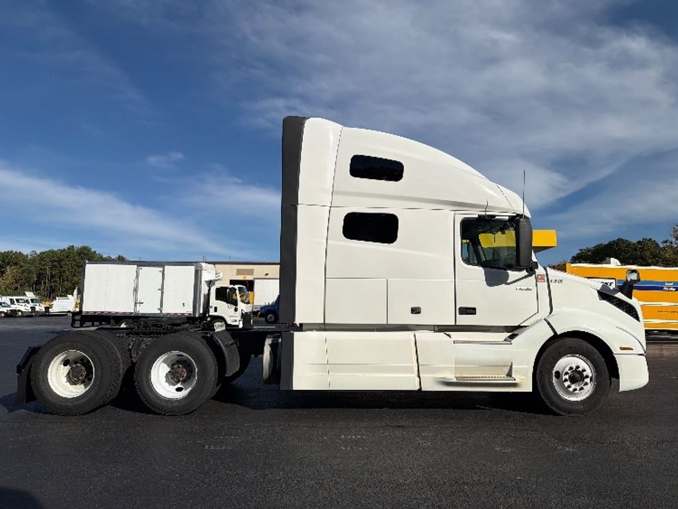 Sleeper Tractor-Heavy Duty Tractors-Volvo-2022-VNL64760-Atlanta-GA-470,930\n\t\tmiles-$ 77,750 - Image 8