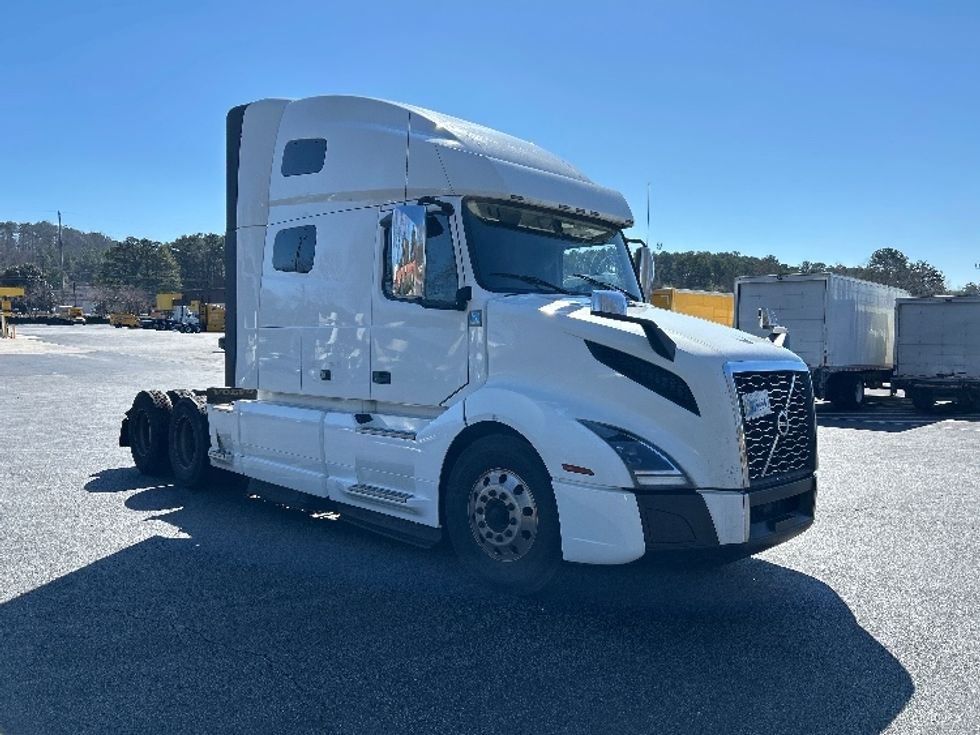 Sleeper Tractor-Heavy Duty Tractors-Volvo-2022-VNL64760-Atlanta-GA-630,504\n\t\tmiles-$ 60,500 - Image 1