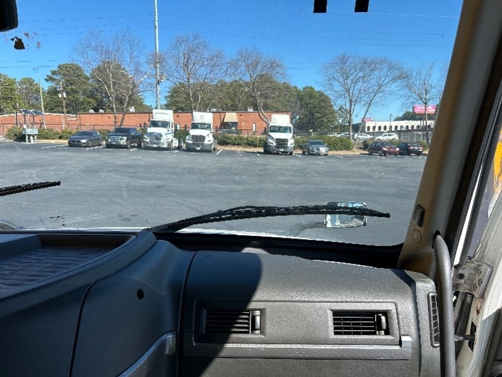 Sleeper Tractor-Heavy Duty Tractors-Volvo-2022-VNL64760-Atlanta-GA-630,504\n\t\tmiles-$ 60,500 - Image 14