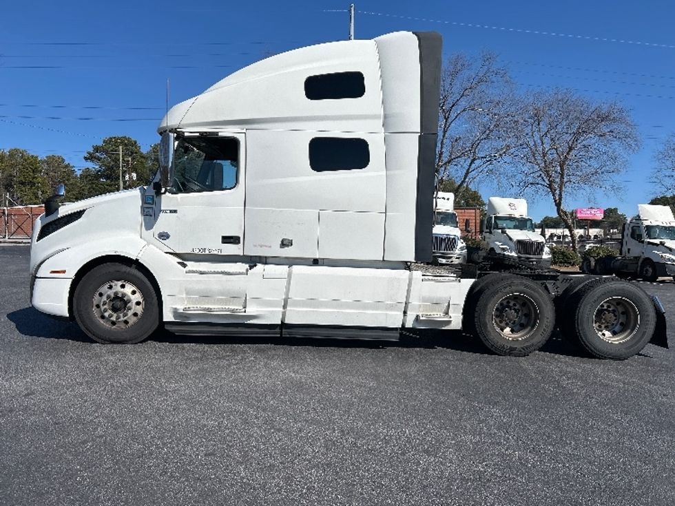 Sleeper Tractor-Heavy Duty Tractors-Volvo-2022-VNL64760-Atlanta-GA-630,504\n\t\tmiles-$ 60,500 - Image 4