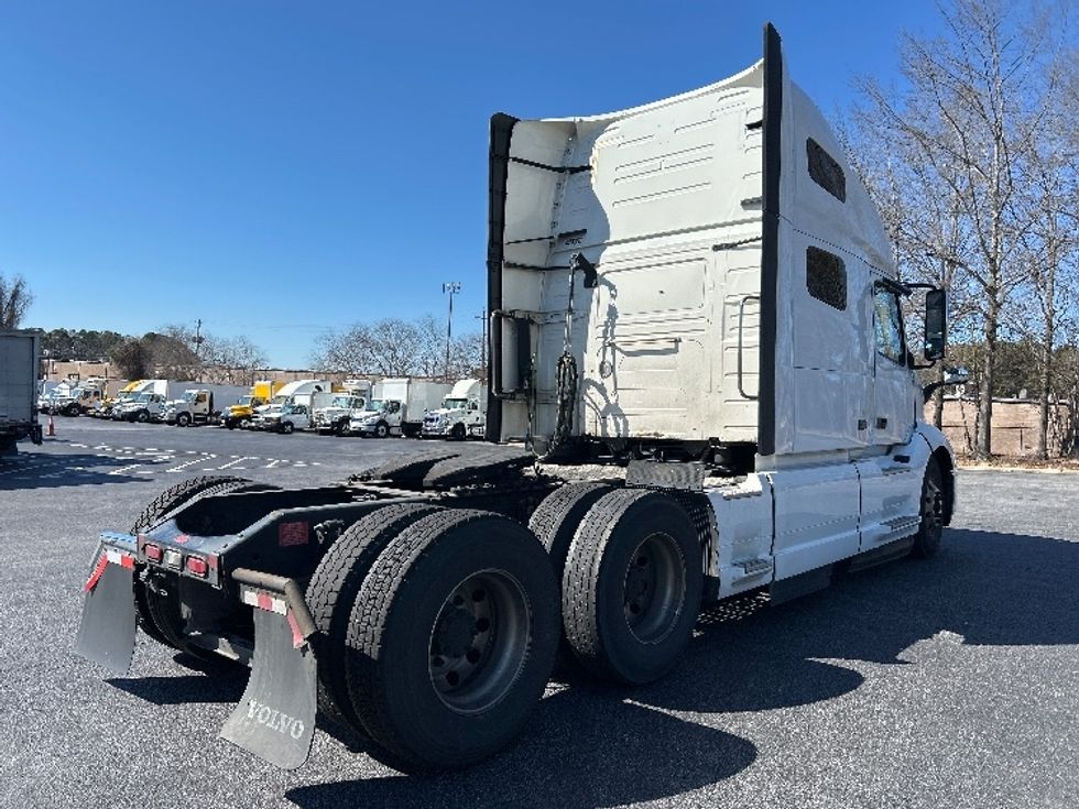 Sleeper Tractor-Heavy Duty Tractors-Volvo-2022-VNL64760-Atlanta-GA-630,504\n\t\tmiles-$ 60,500 - Image 7