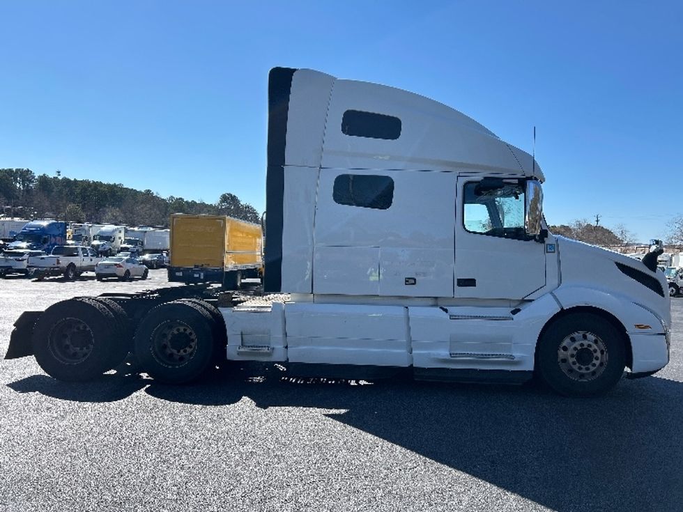 Sleeper Tractor-Heavy Duty Tractors-Volvo-2022-VNL64760-Atlanta-GA-630,504\n\t\tmiles-$ 60,500 - Image 8