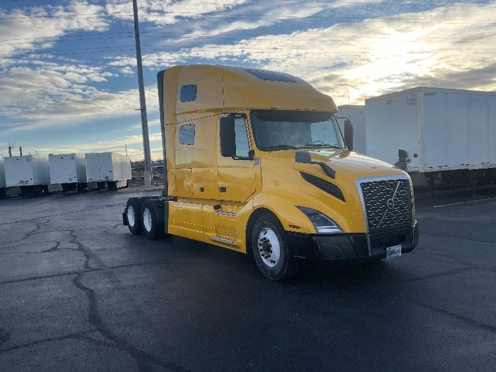 Sleeper Tractor-Heavy Duty Tractors-Volvo-2022-VNL64760-Aurora-CO-396,255\n\t\tmiles-$ 85,000 - Image 1