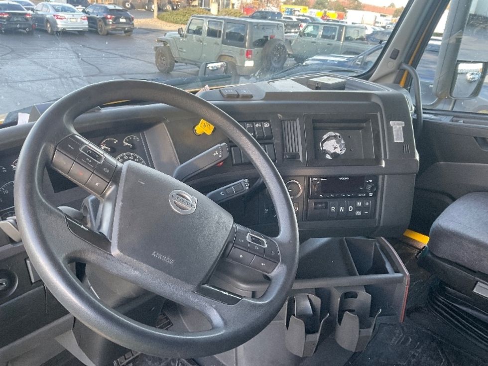 Sleeper Tractor-Heavy Duty Tractors-Volvo-2022-VNL64760-Aurora-CO-396,255\n\t\tmiles-$ 85,000 - Image 11