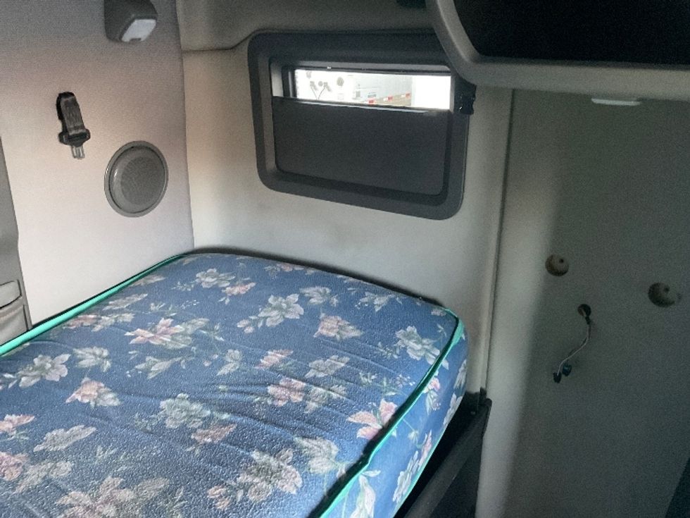 Sleeper Tractor-Heavy Duty Tractors-Volvo-2022-VNL64760-Aurora-CO-396,255\n\t\tmiles-$ 85,000 - Image 18