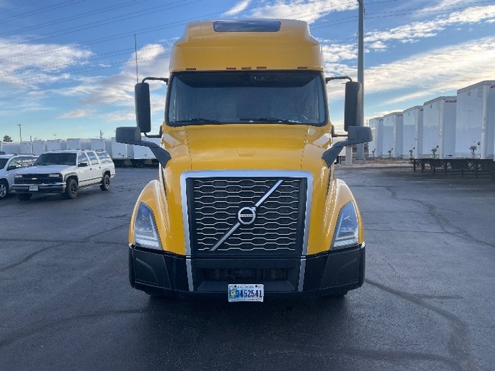 Sleeper Tractor-Heavy Duty Tractors-Volvo-2022-VNL64760-Aurora-CO-396,255\n\t\tmiles-$ 85,000 - Image 2