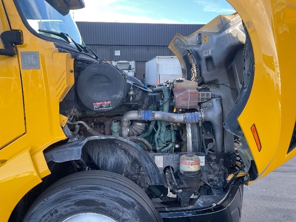 Sleeper Tractor-Heavy Duty Tractors-Volvo-2022-VNL64760-Aurora-CO-396,255\n\t\tmiles-$ 85,000 - Image 20