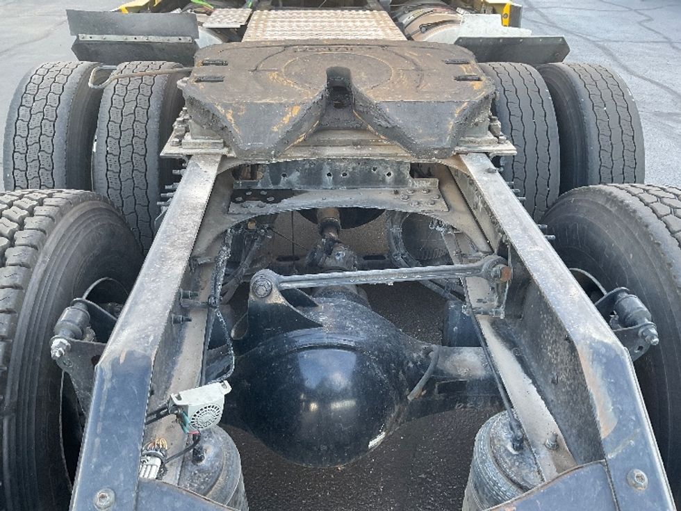 Sleeper Tractor-Heavy Duty Tractors-Volvo-2022-VNL64760-Aurora-CO-396,255\n\t\tmiles-$ 85,000 - Image 6