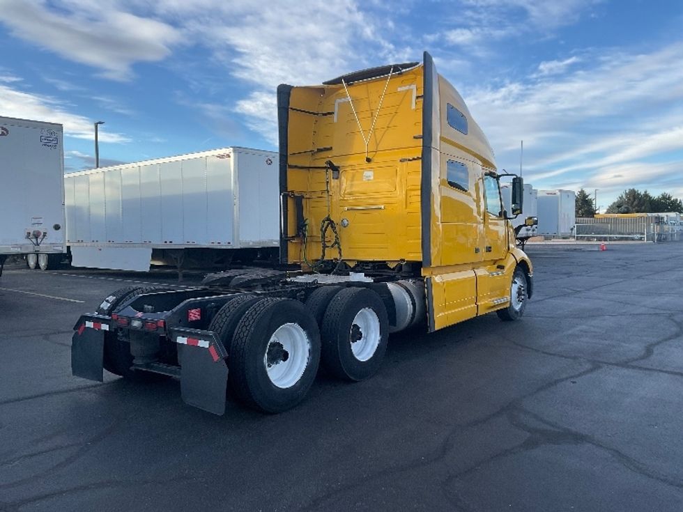 Sleeper Tractor-Heavy Duty Tractors-Volvo-2022-VNL64760-Aurora-CO-396,255\n\t\tmiles-$ 85,000 - Image 7