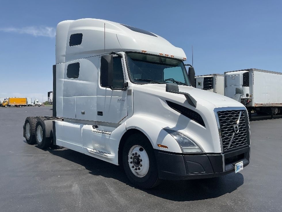 Sleeper Tractor-Heavy Duty Tractors-Volvo-2022-VNL64760-Aurora-CO-450,073\n\t\tmiles-$ 89,250 - Image 1