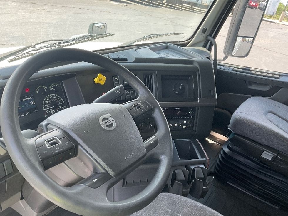 Sleeper Tractor-Heavy Duty Tractors-Volvo-2022-VNL64760-Aurora-CO-450,073\n\t\tmiles-$ 89,250 - Image 10
