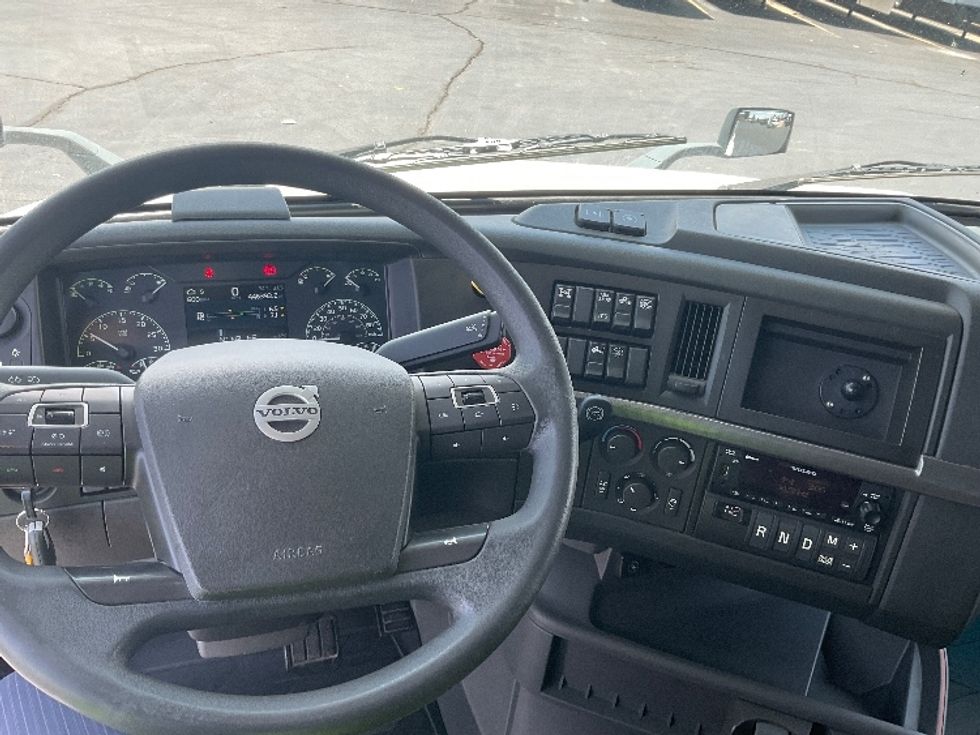 Sleeper Tractor-Heavy Duty Tractors-Volvo-2022-VNL64760-Aurora-CO-450,073\n\t\tmiles-$ 89,250 - Image 11