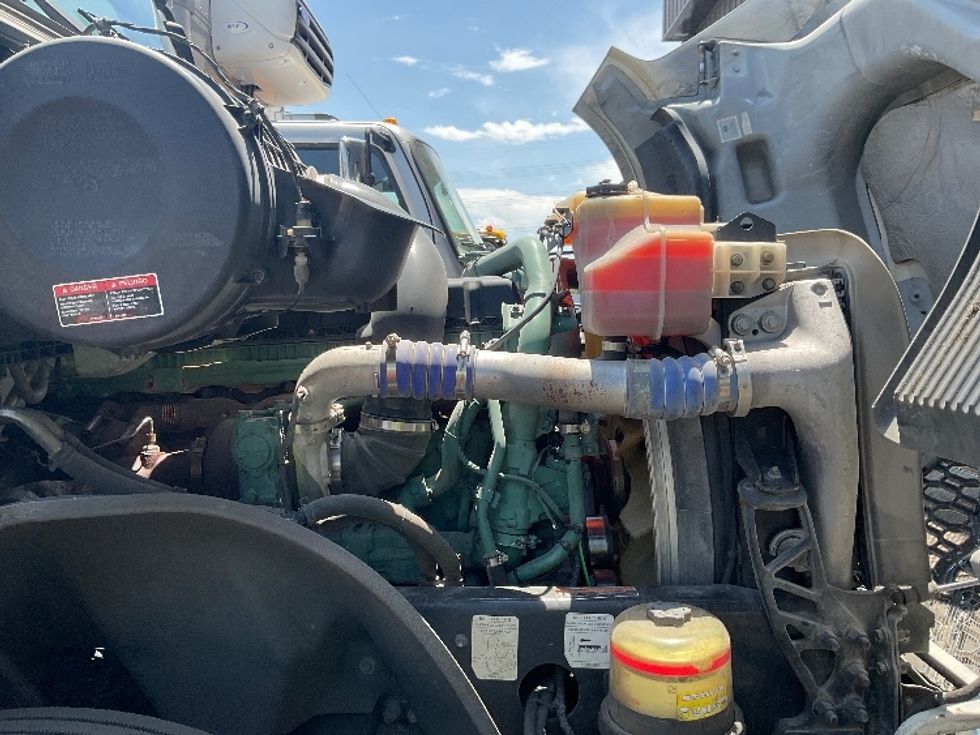 Sleeper Tractor-Heavy Duty Tractors-Volvo-2022-VNL64760-Aurora-CO-450,073\n\t\tmiles-$ 89,250 - Image 20