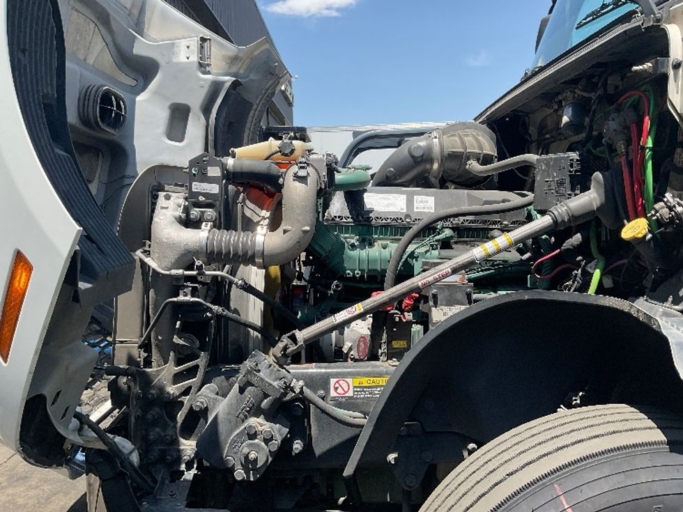 Sleeper Tractor-Heavy Duty Tractors-Volvo-2022-VNL64760-Aurora-CO-450,073\n\t\tmiles-$ 89,250 - Image 21