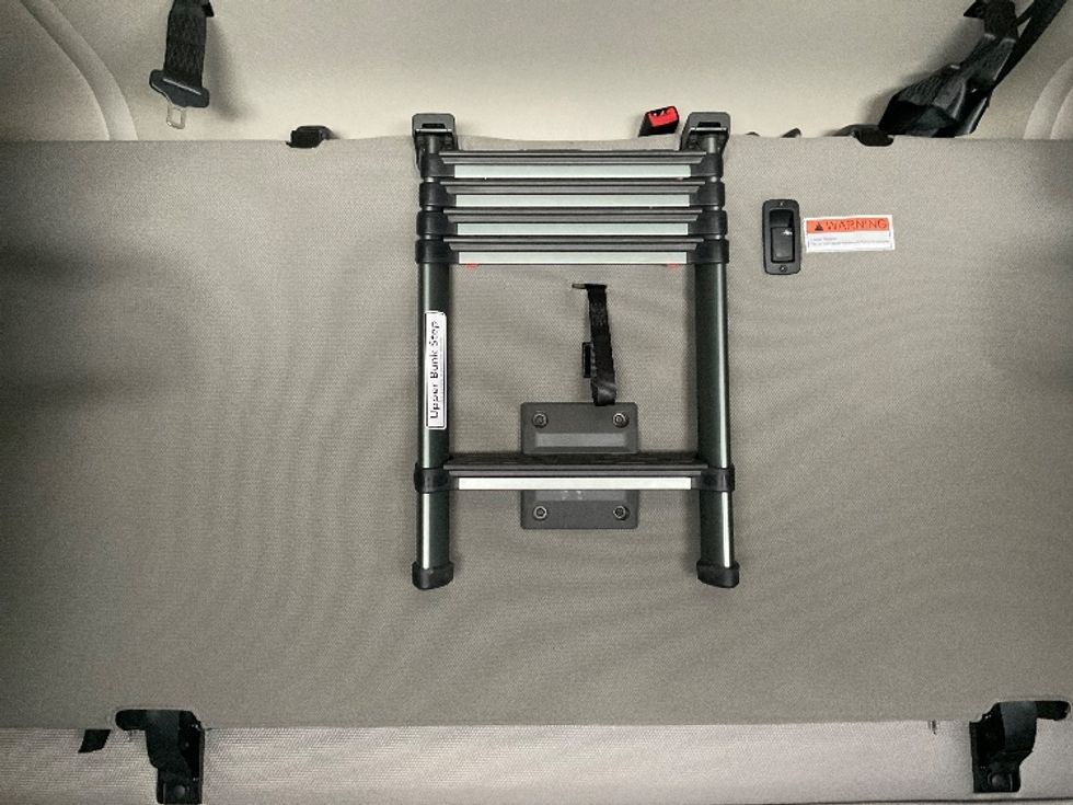 Sleeper Tractor-Heavy Duty Tractors-Volvo-2022-VNL64760-Aurora-CO-450,073\n\t\tmiles-$ 89,250 - Image 23