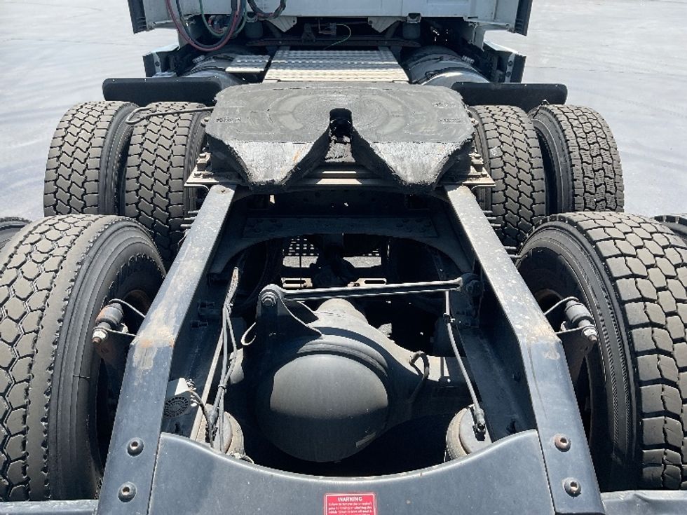 Sleeper Tractor-Heavy Duty Tractors-Volvo-2022-VNL64760-Aurora-CO-450,073\n\t\tmiles-$ 89,250 - Image 6